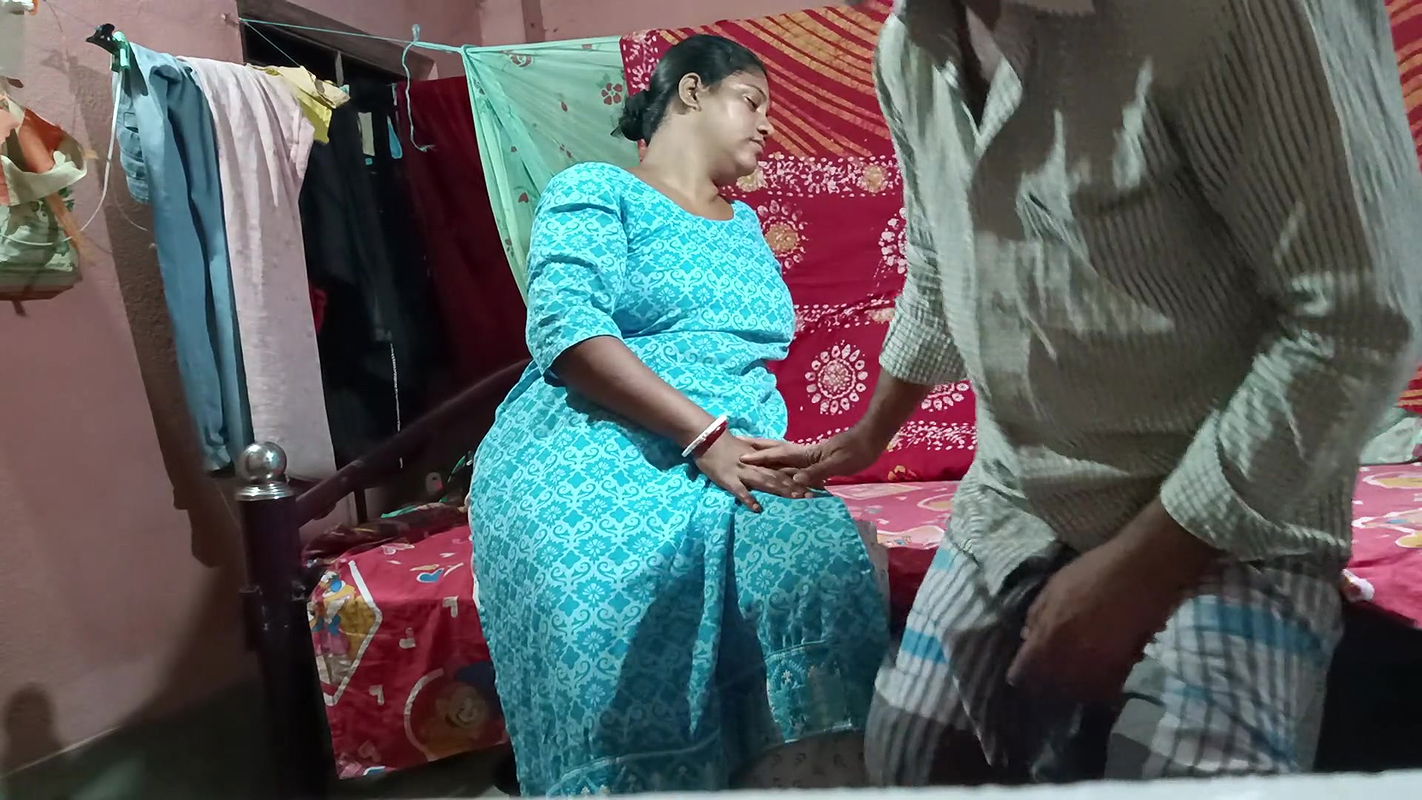 Daily money collector female agent having sex with senior