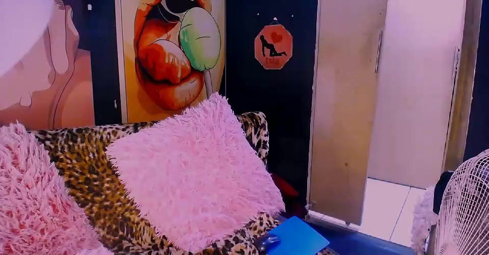 Busty Girl  Show Her Big Boobs  And Pussy