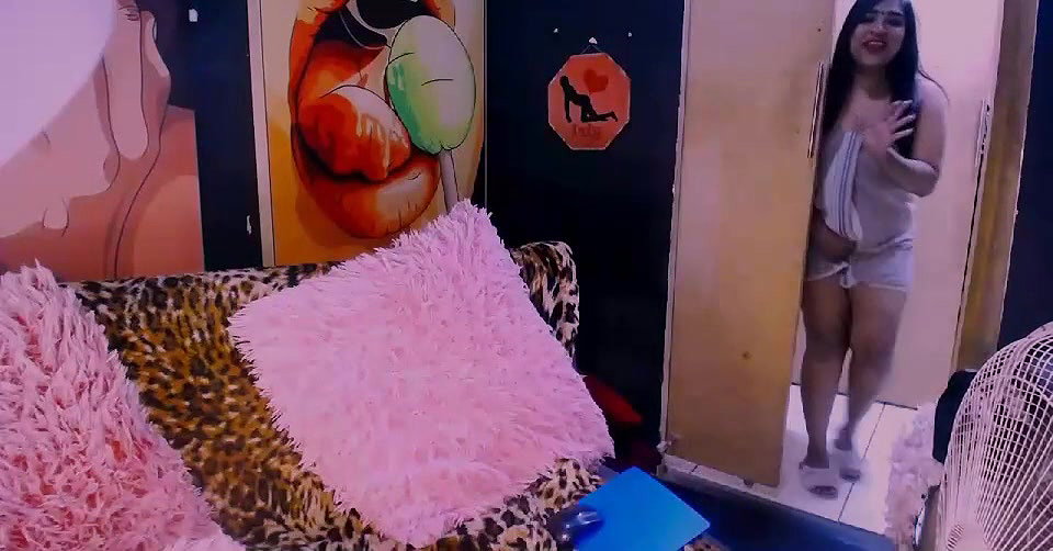 Busty Girl  Show Her Big Boobs  And Pussy