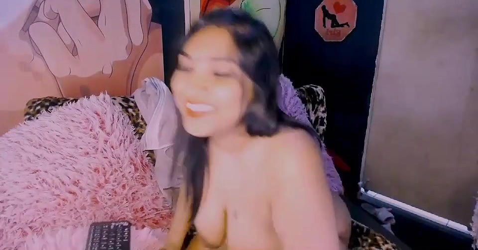 Busty Girl  Show Her Big Boobs  And Pussy