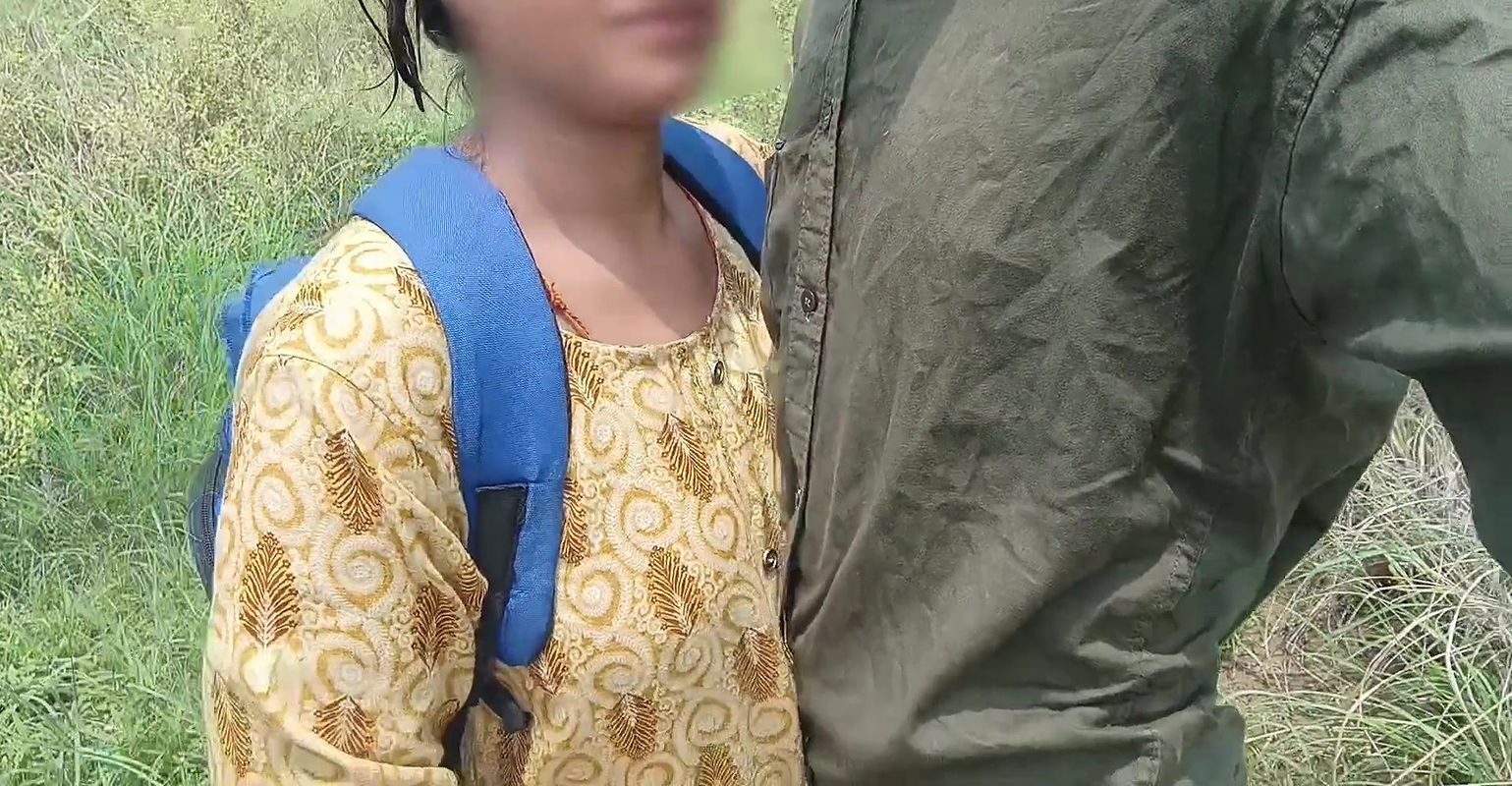 Desi School girl outdoor hindi sex – viral mms