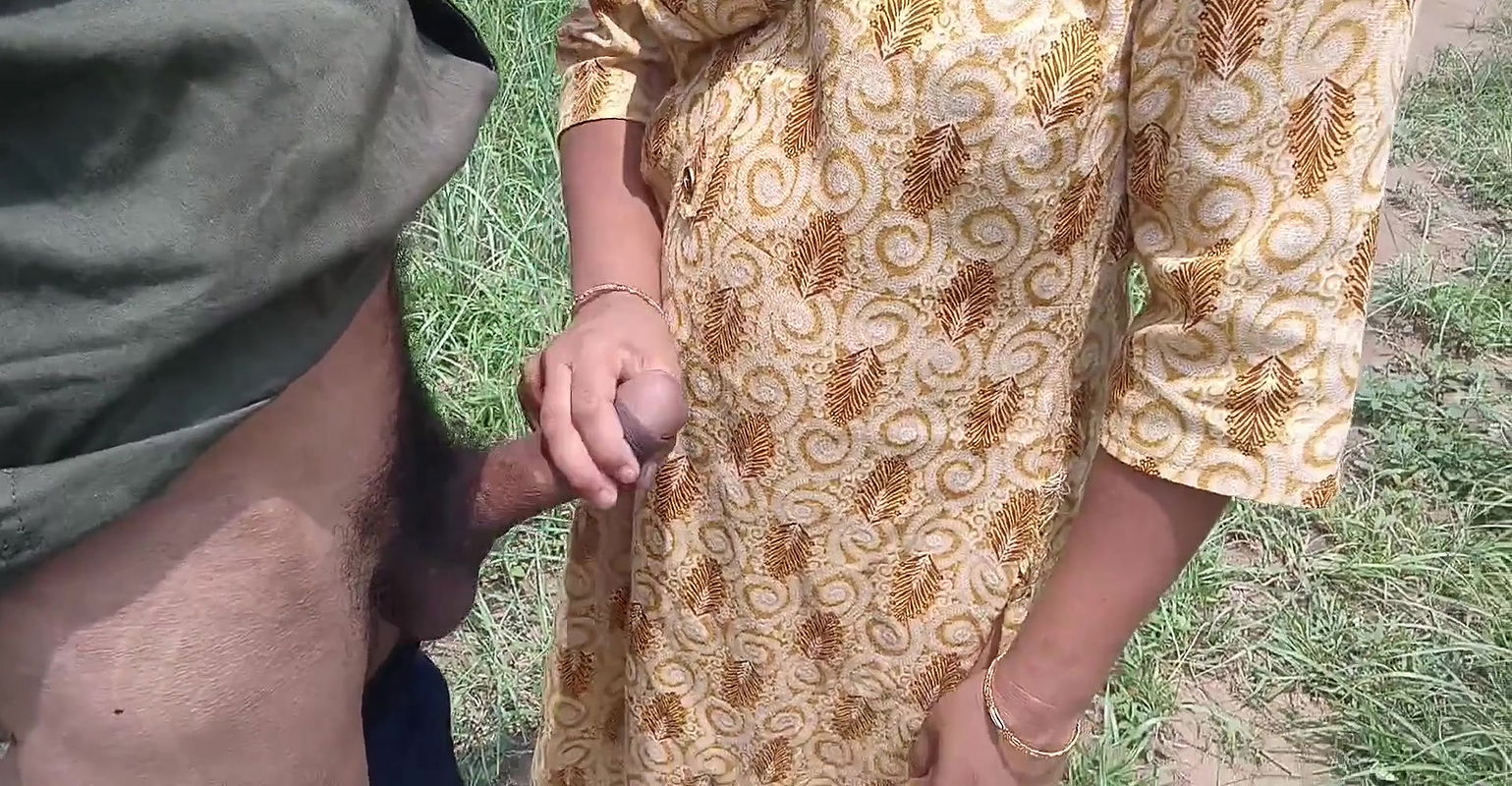 Desi School girl outdoor hindi sex – viral mms