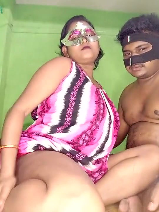 Desi Couple Kissing pussy