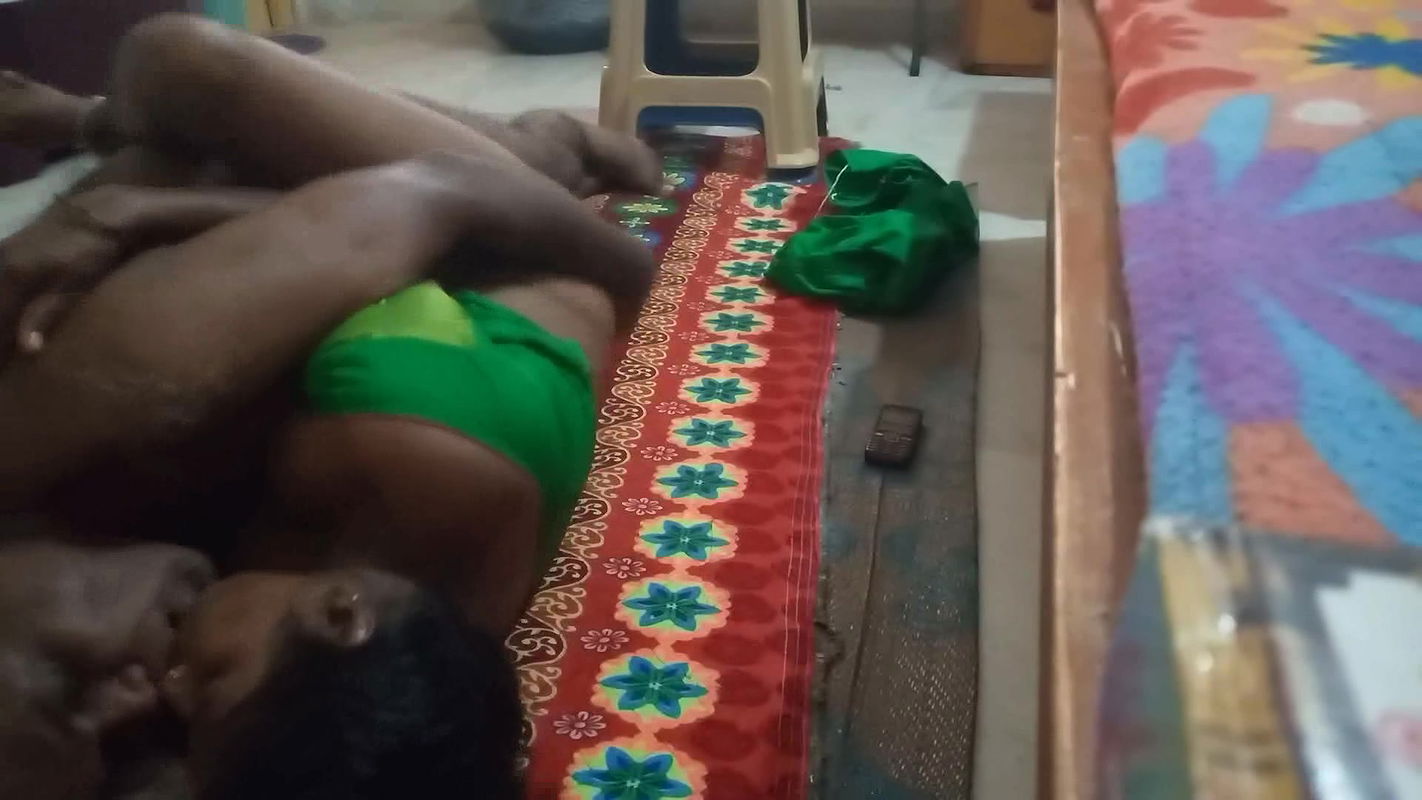 i fuck this horny aunty in my bedroom