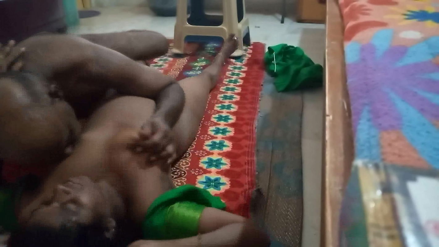 i fuck this horny aunty in my bedroom