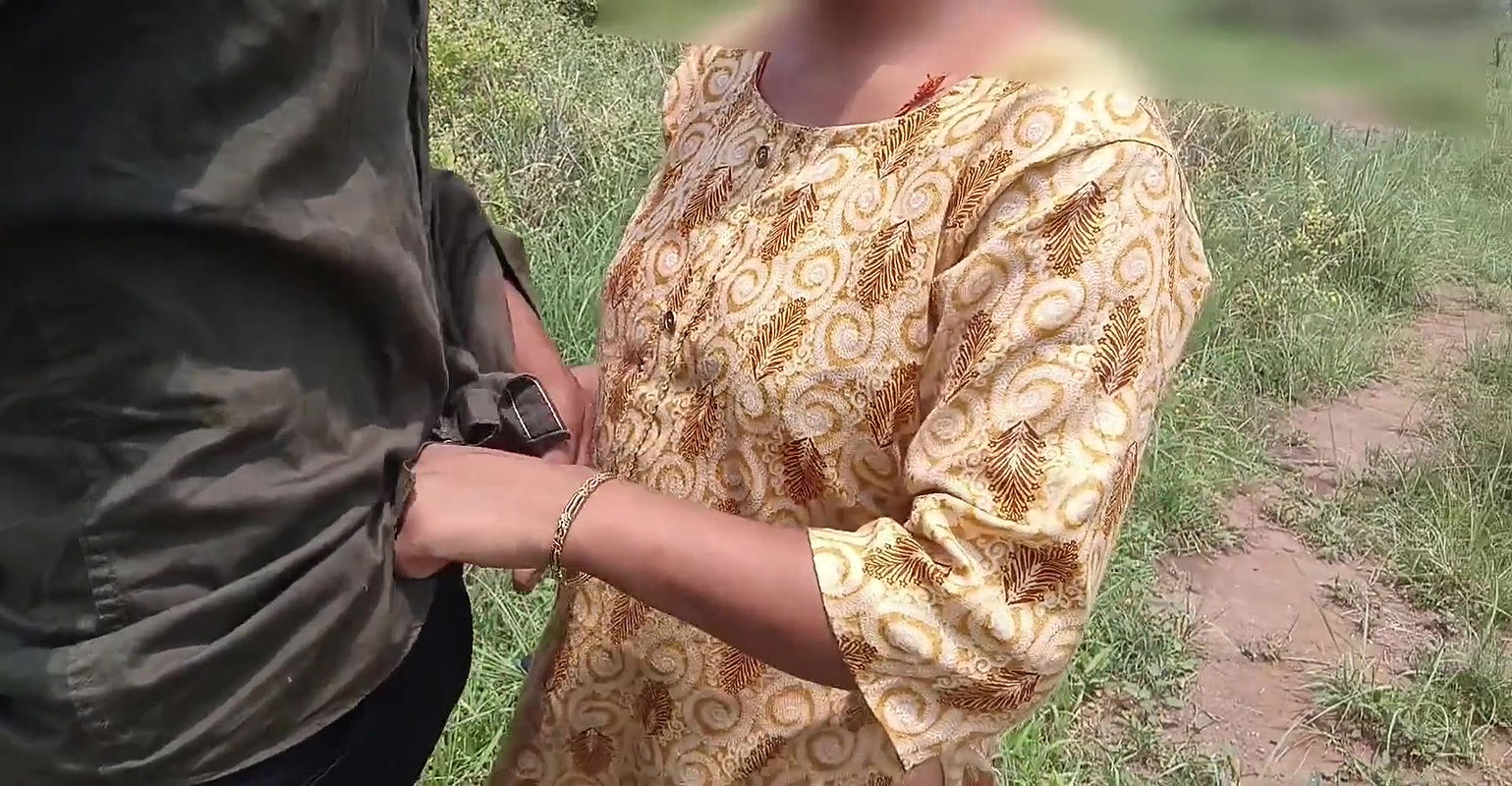 Desi School girl outdoor hindi sex – viral mms