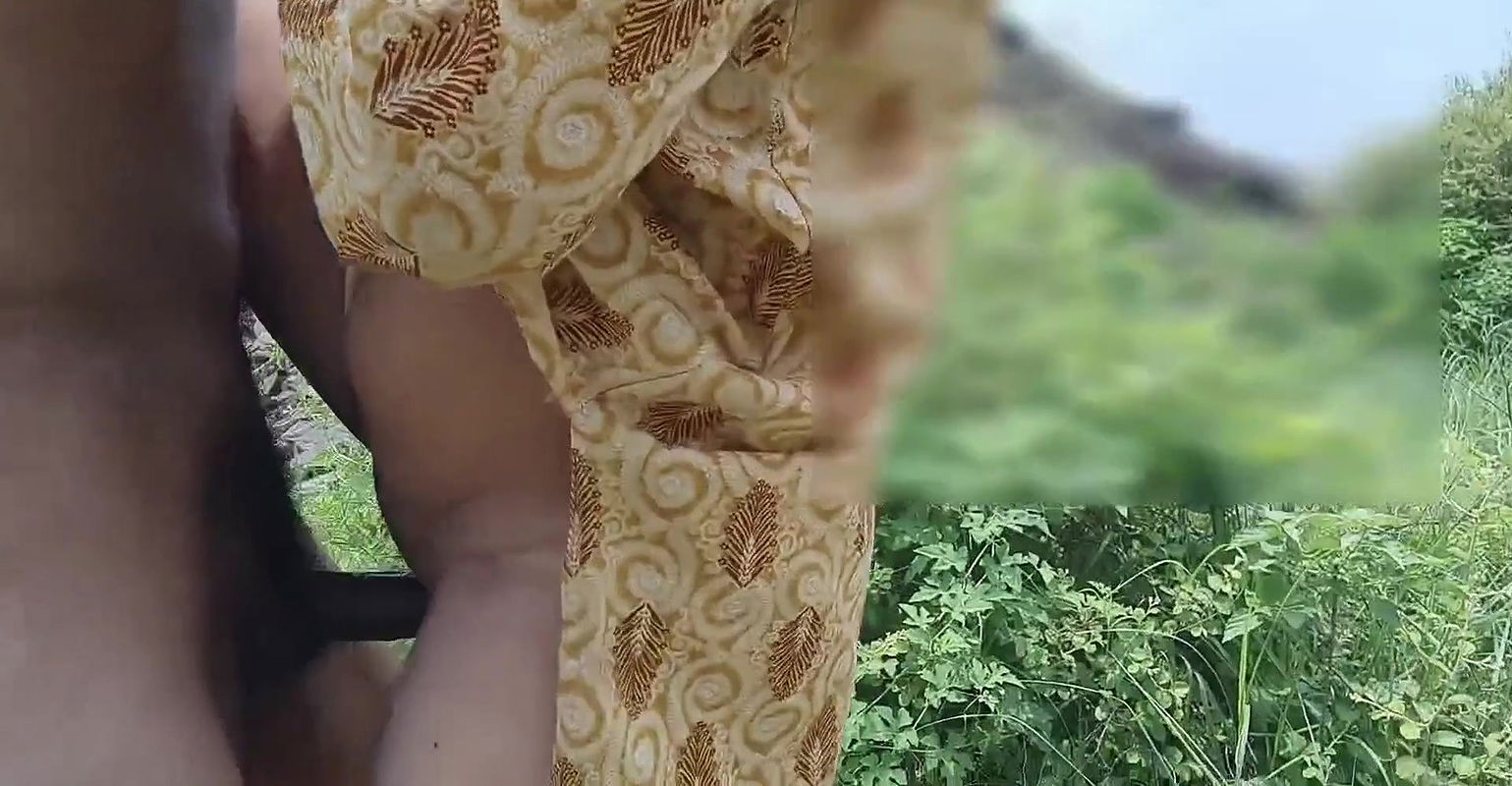 Desi School girl outdoor hindi sex – viral mms