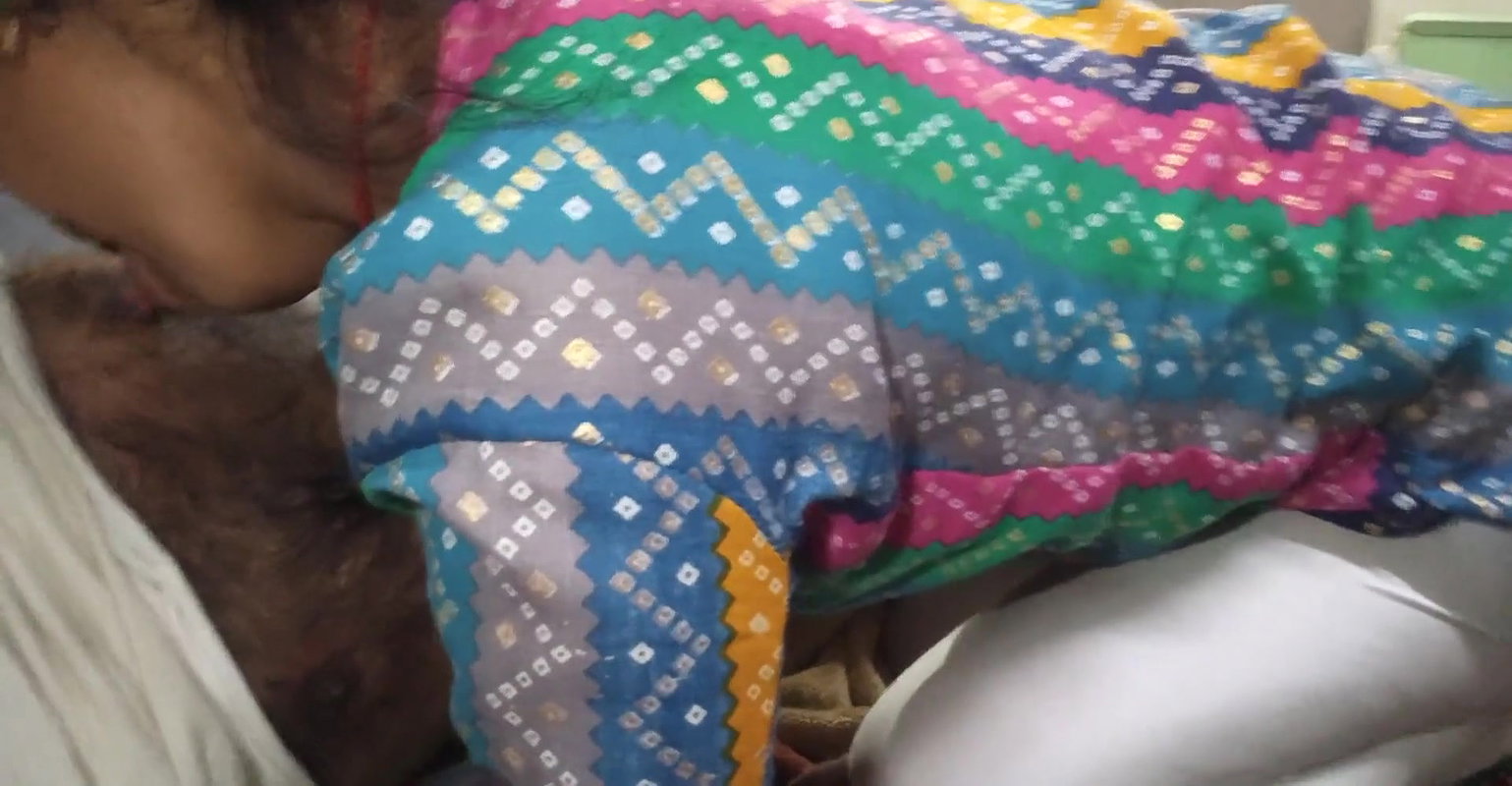 Aaj bhabhi ko bahut pyar se mana ke lund chusaya phir bur choda desi sex video