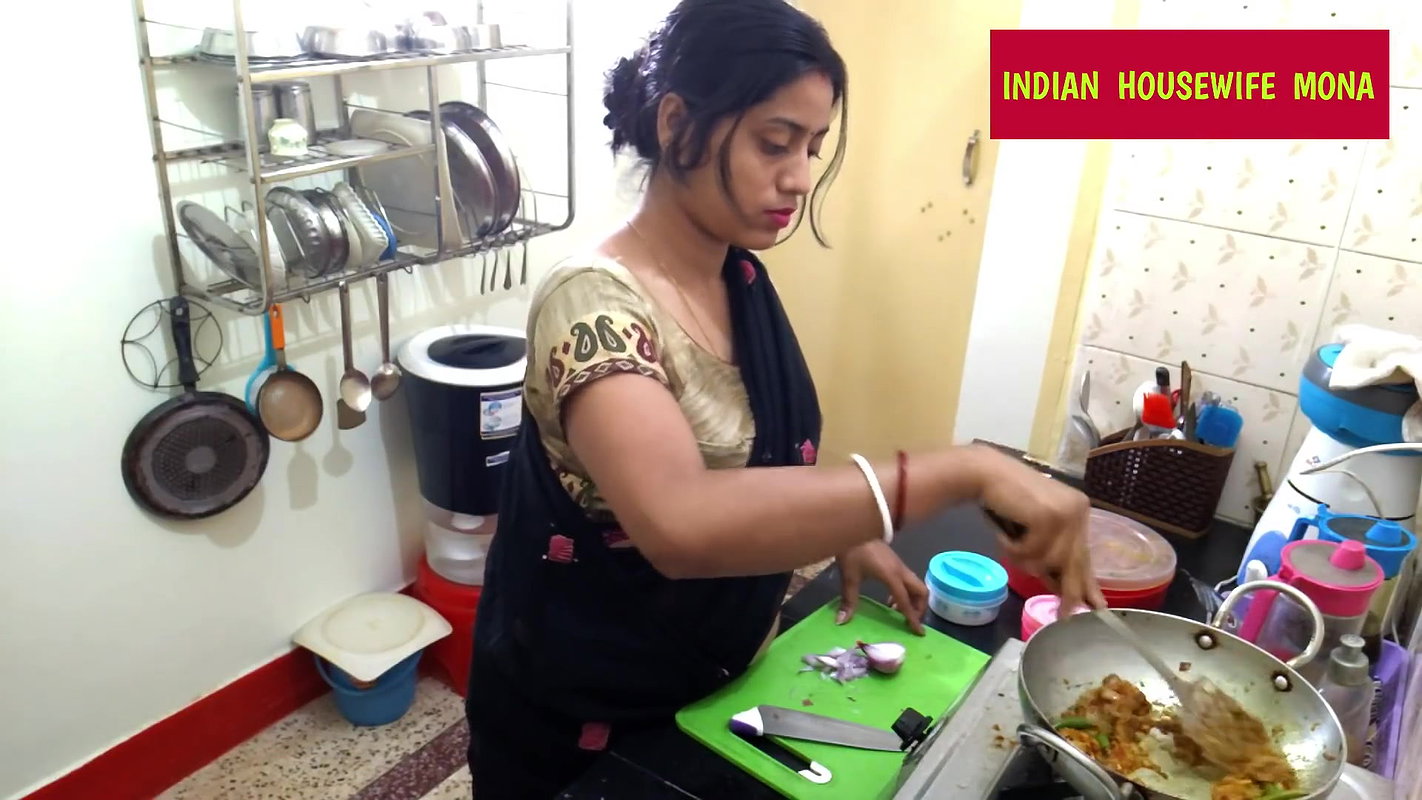 Indian housewife mona saree draping (1)