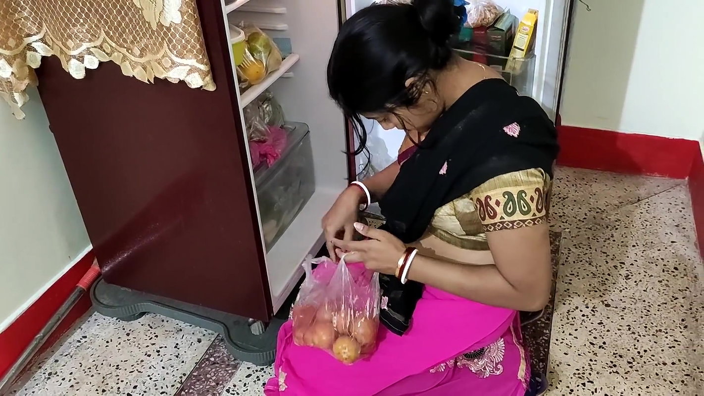 Indian housewife mona saree draping (1)