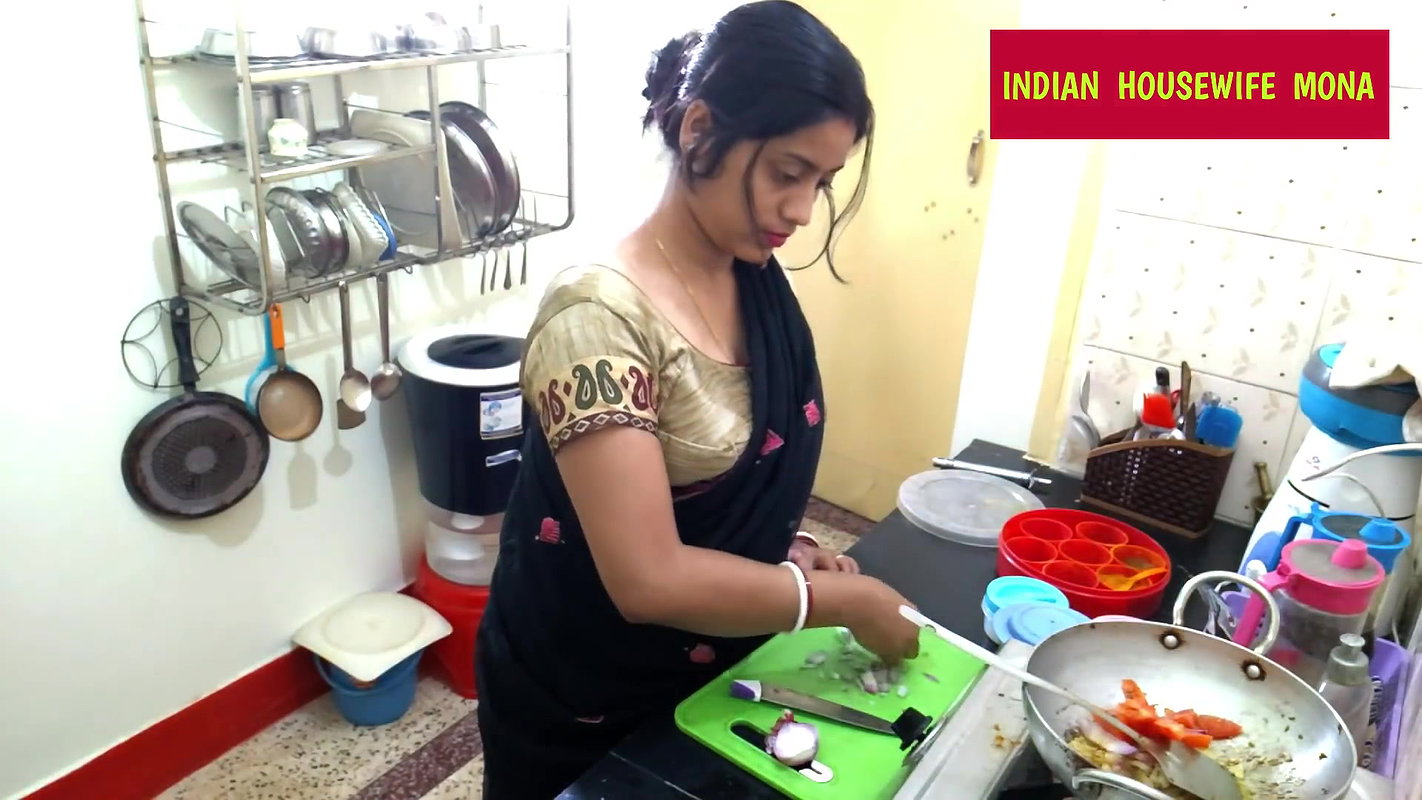 Indian housewife mona saree draping (1)