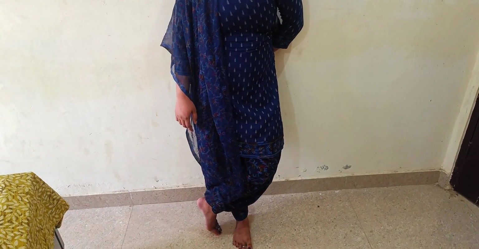 20 year old virgin sister-in-law had sex with her brother-in-law in doggy style after her sister left for job in Hindi voice