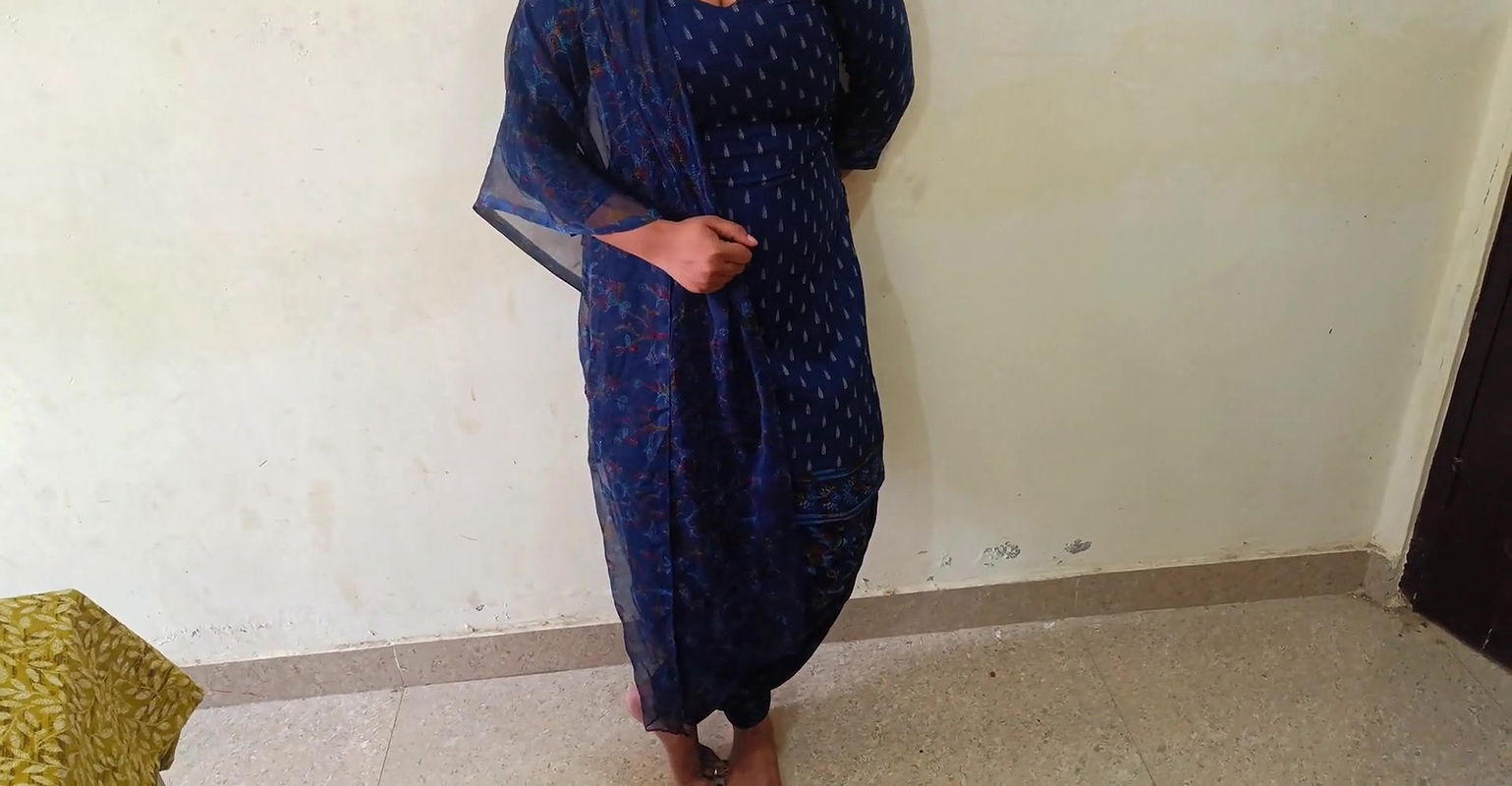 20 year old virgin sister-in-law had sex with her brother-in-law in doggy style after her sister left for job in Hindi voice