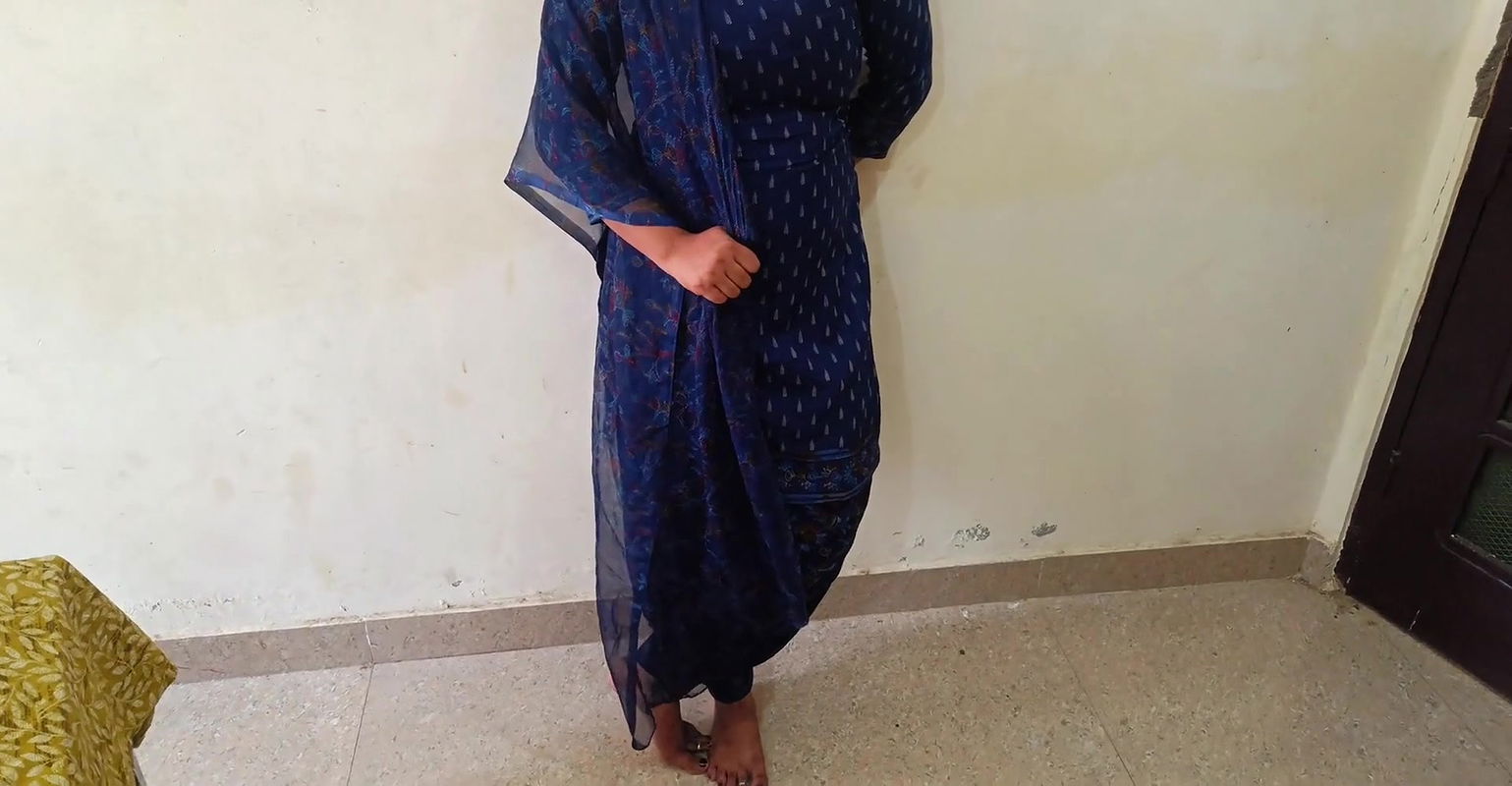 20 year old virgin sister-in-law had sex with her brother-in-law in doggy style after her sister left for job in Hindi voice