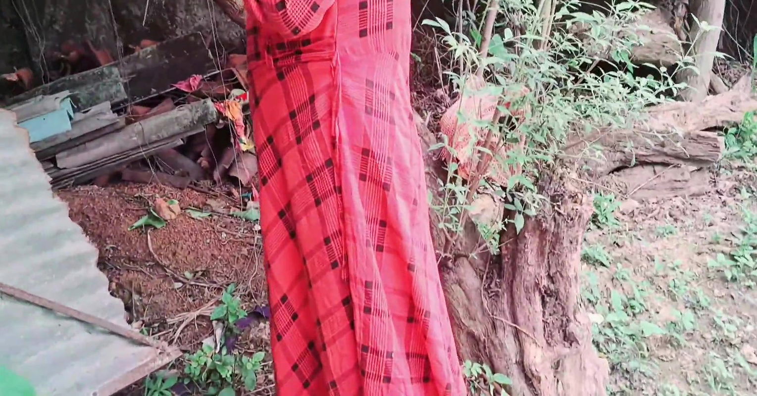 Best Indian Bangali Village bhabhi fucking outdoor forest by devar
