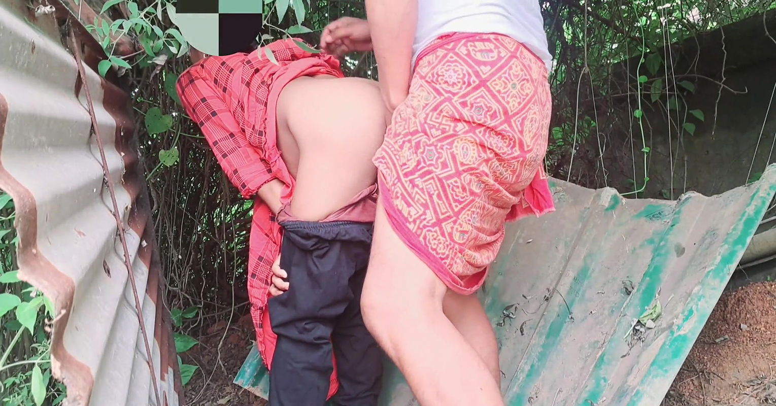 Best Indian Bangali Village bhabhi fucking outdoor forest by devar