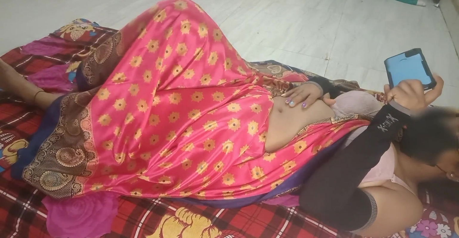 Indian wife was blown by watching blue film, pani pani husband came and wife immediately