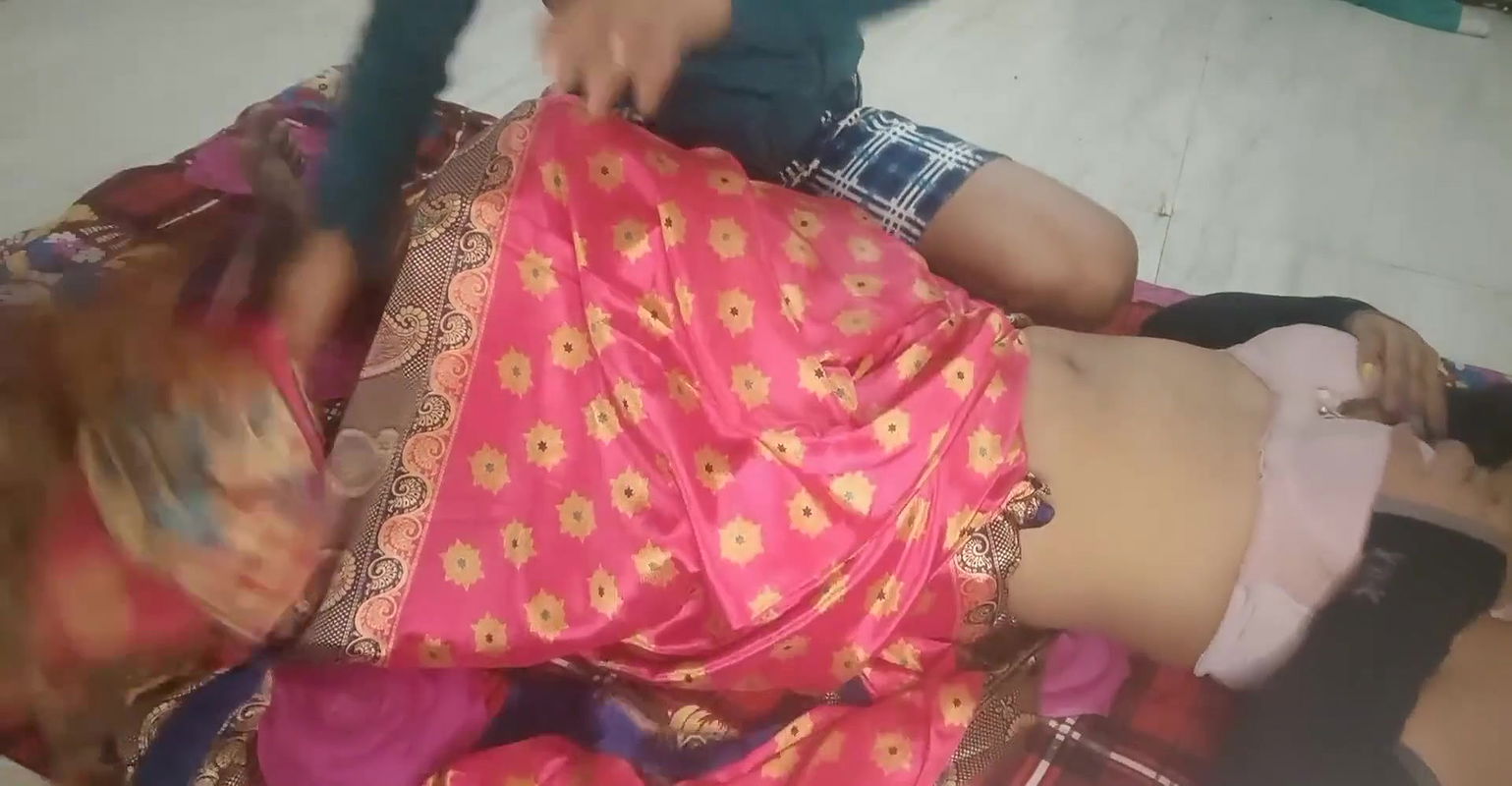 Indian wife was blown by watching blue film, pani pani husband came and wife immediately