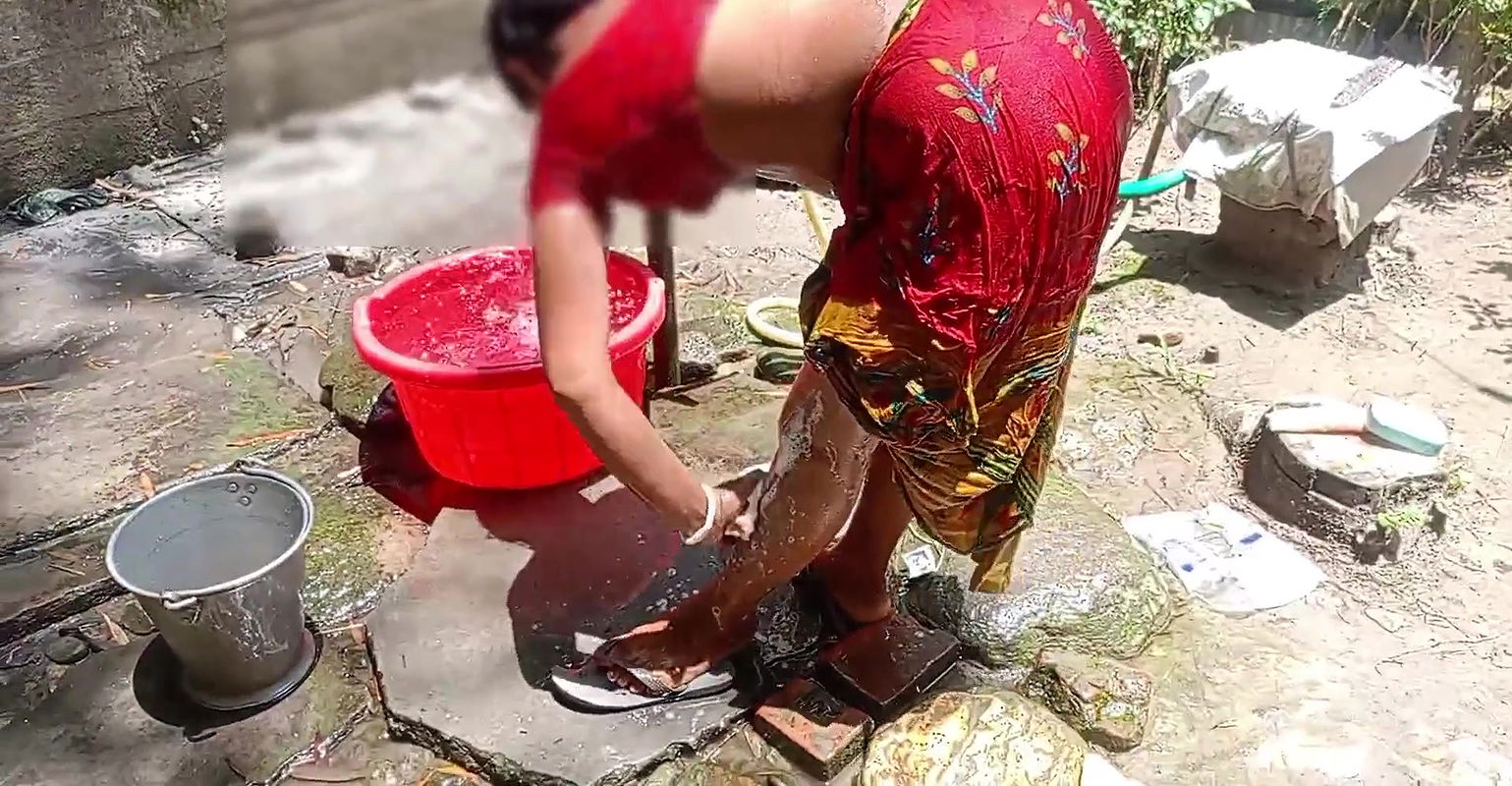 new video yours bhabhi I took a video while taking a bath