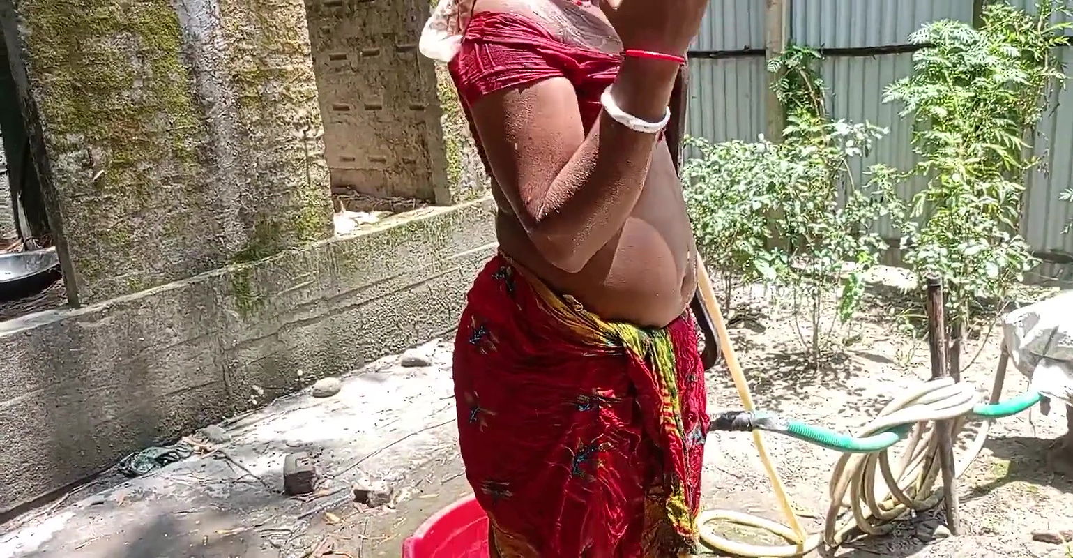 new video yours bhabhi I took a video while taking a bath