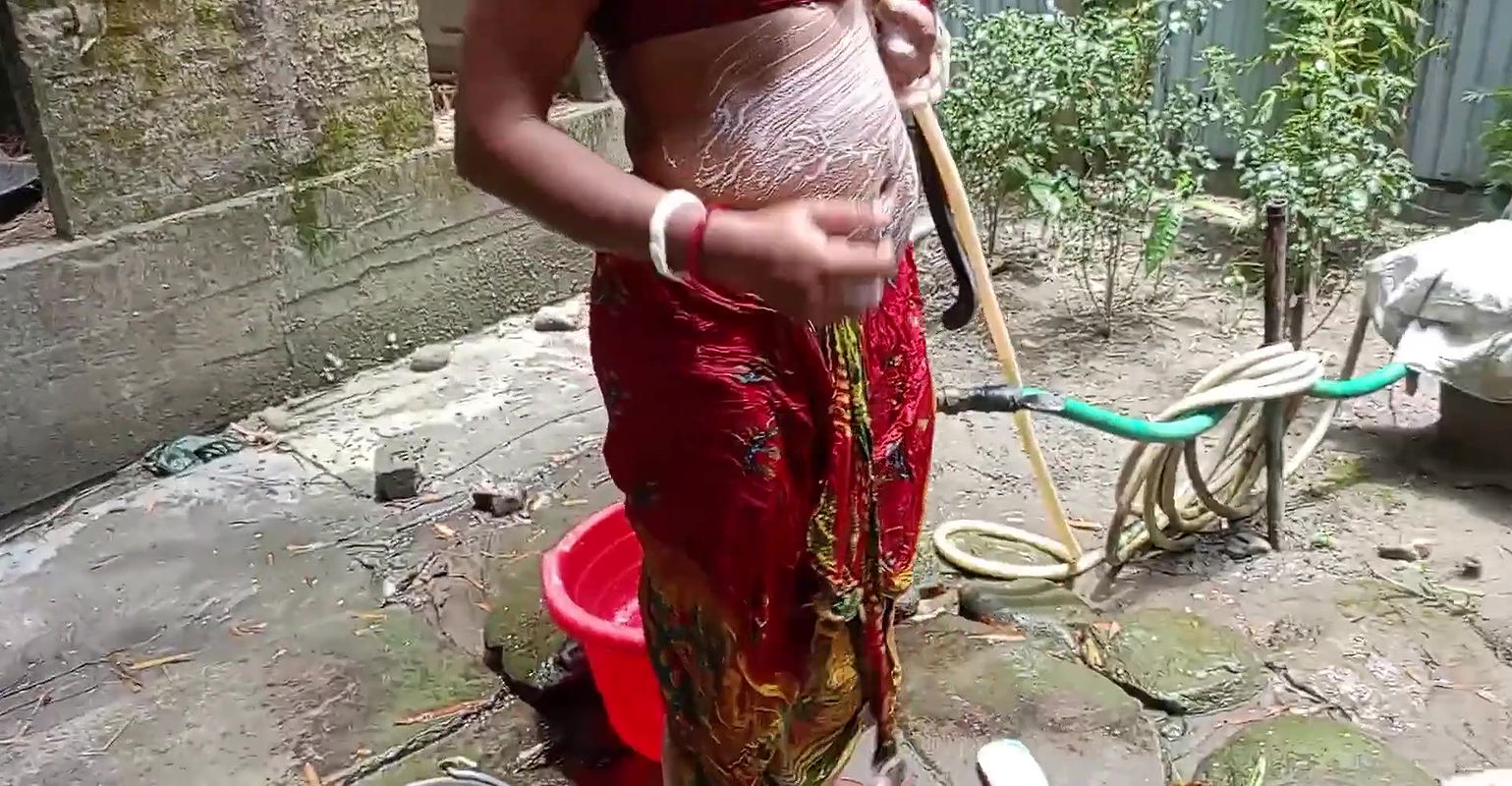 new video yours bhabhi I took a video while taking a bath