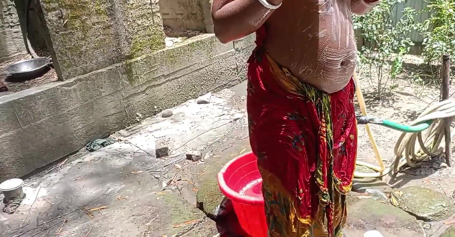 new video yours bhabhi I took a video while taking a bath