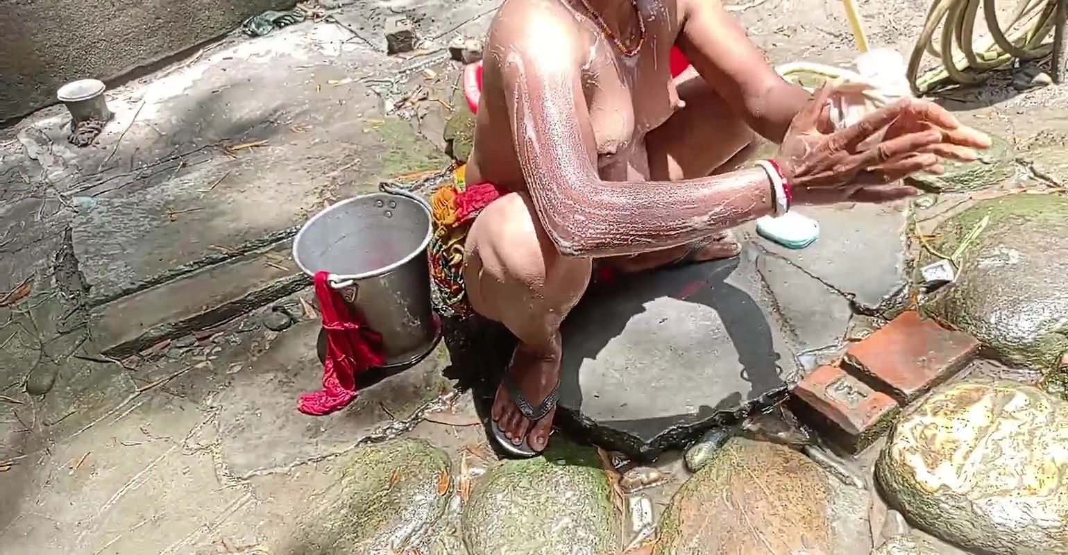 new video yours bhabhi I took a video while taking a bath