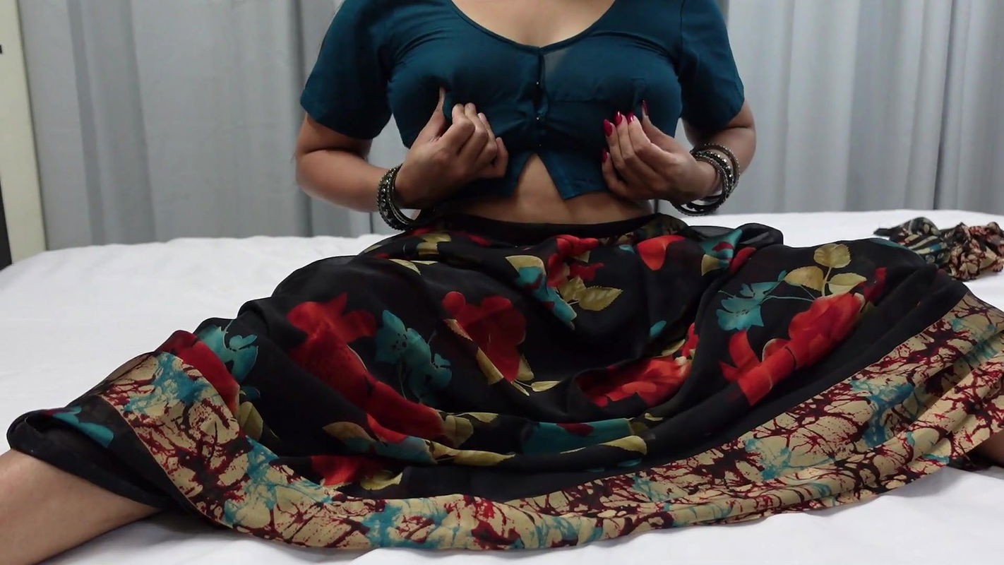 Indian hot sexy bhabhi fingering pussy orgasm