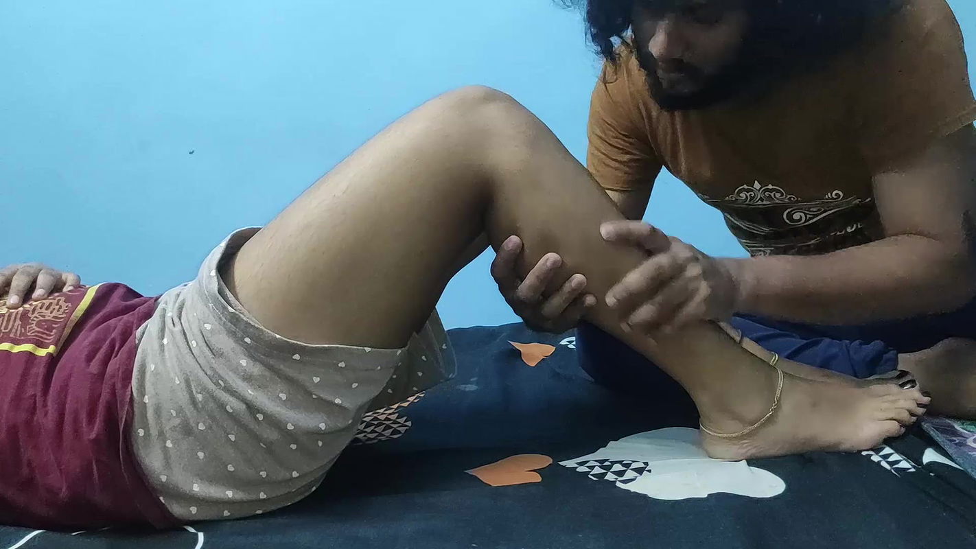 Feet Massage With Shorts And Tshit – Vaishnavi