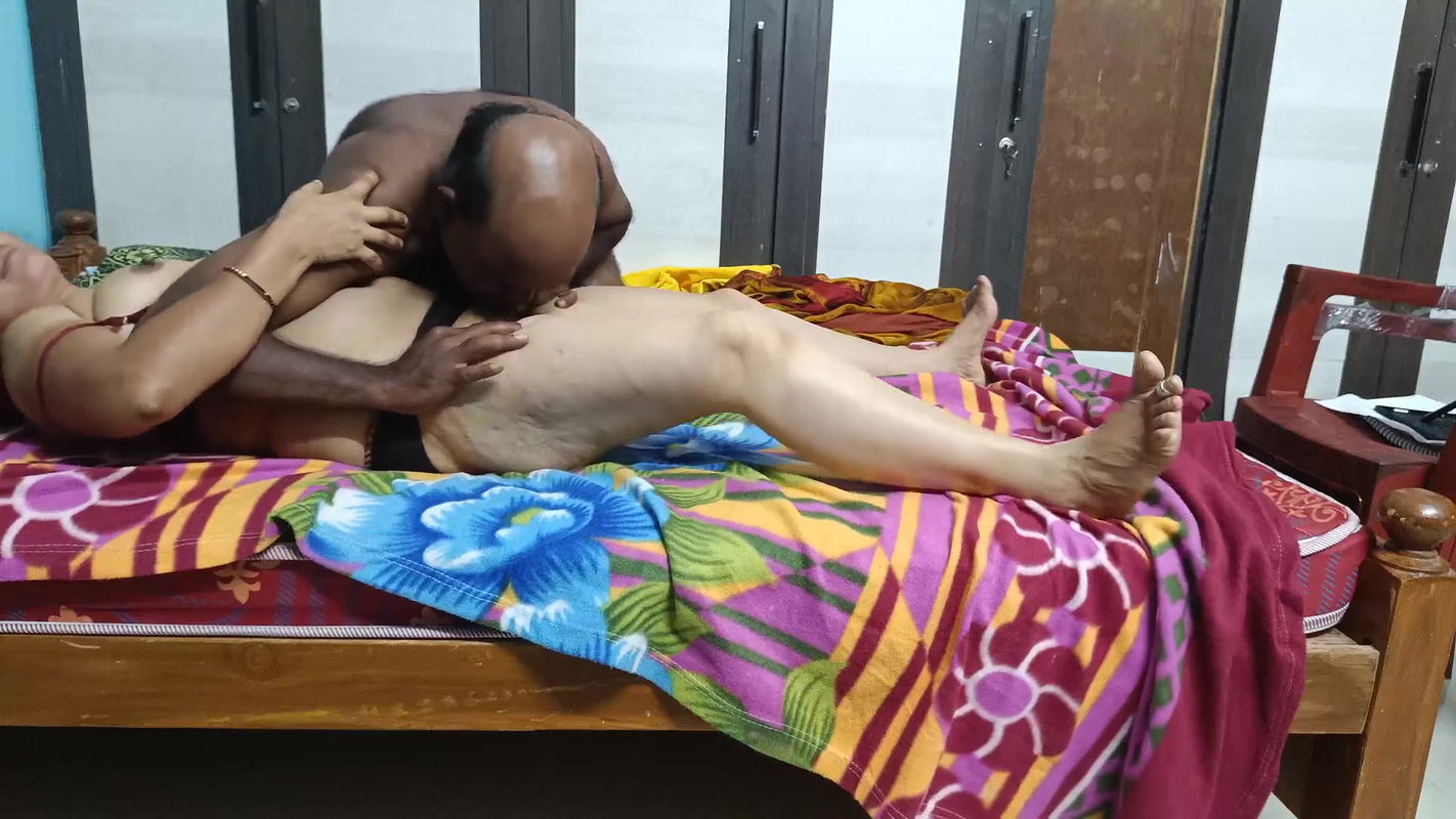 Sindu Bhabhi Saree Sex with Devar in the Bedroom