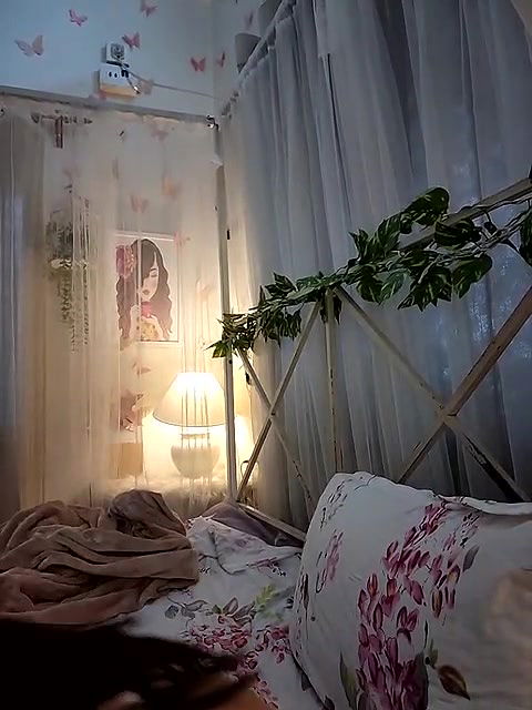 Chubby Girl Amesha Shows Her Big Boobs Curves