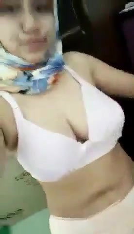 Hijabi cute girl show her sexy pussy