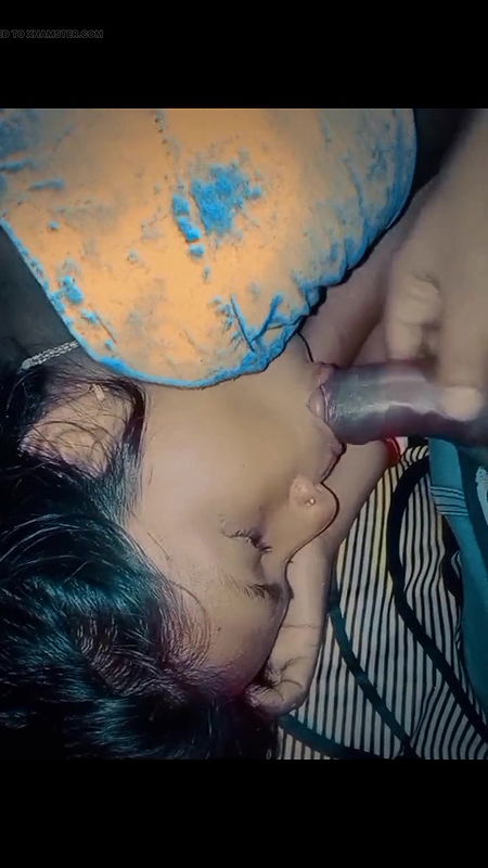 Soma bhabhi ne chote debor ke bara ko chus chus ke lal kor diya