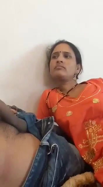 Rajasthani bhabhi giving blowjob