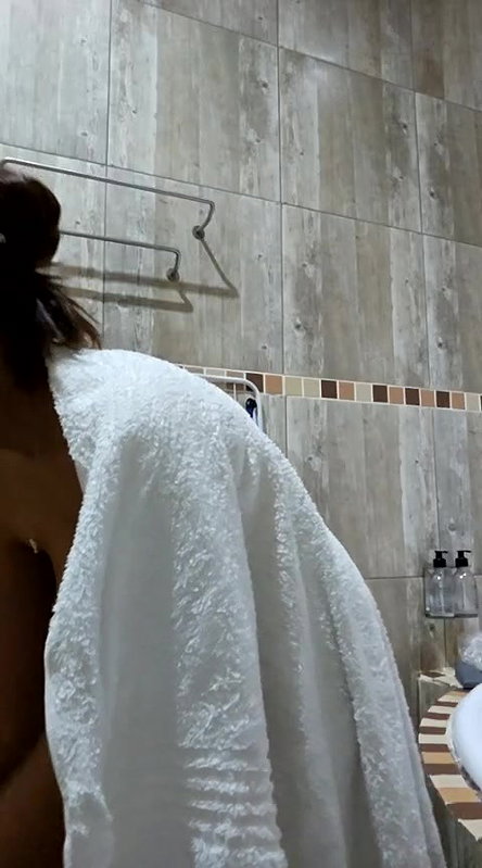 Curvy Nri  Dirty Snowball Show Her Curves And  Pussy Vibrator