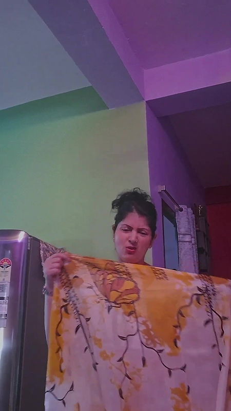 Bengali aunty huge tits and deep navel in white saree