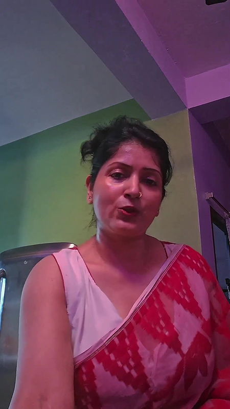 Bengali aunty huge tits and deep navel in white saree