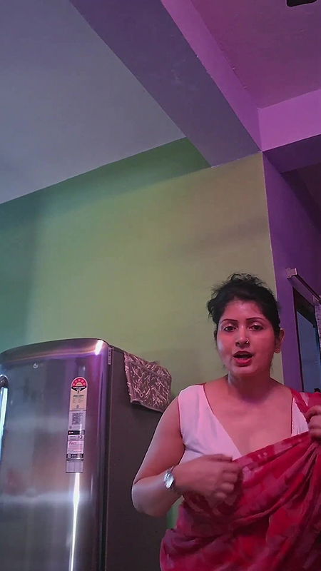 Bengali aunty huge tits and deep navel in white saree