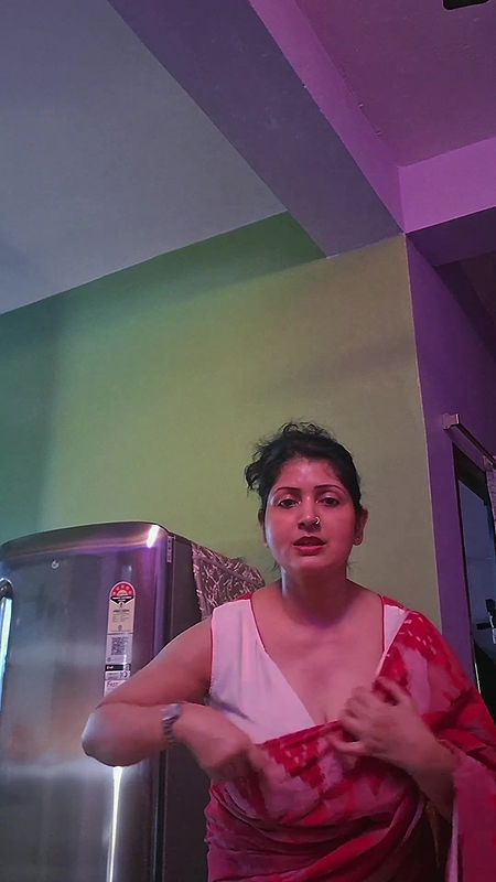 Bengali aunty huge tits and deep navel in white saree