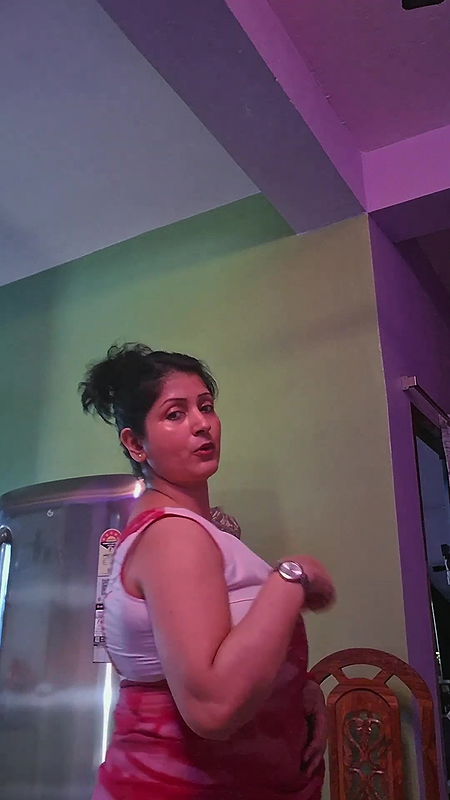 Bengali aunty huge tits and deep navel in white saree