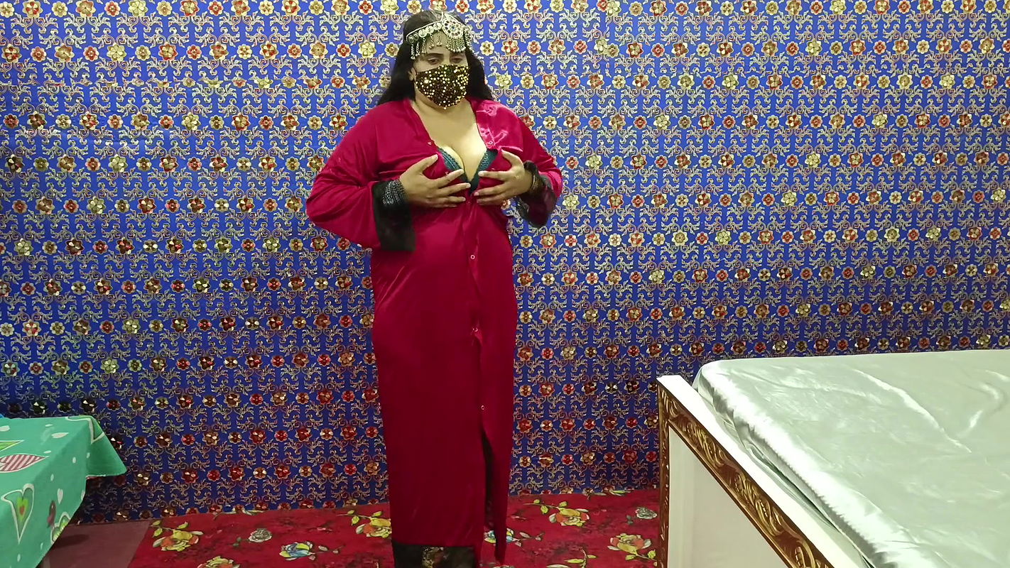 Arab Queen with Big Boobs Sex with Huge Dildo