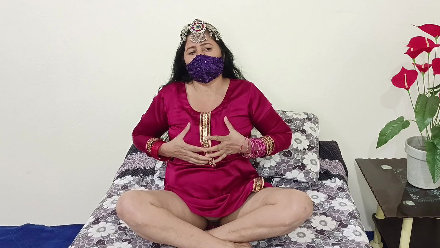 Beautiful Punjabi Pakistani Aunty Orgasm with Dildo