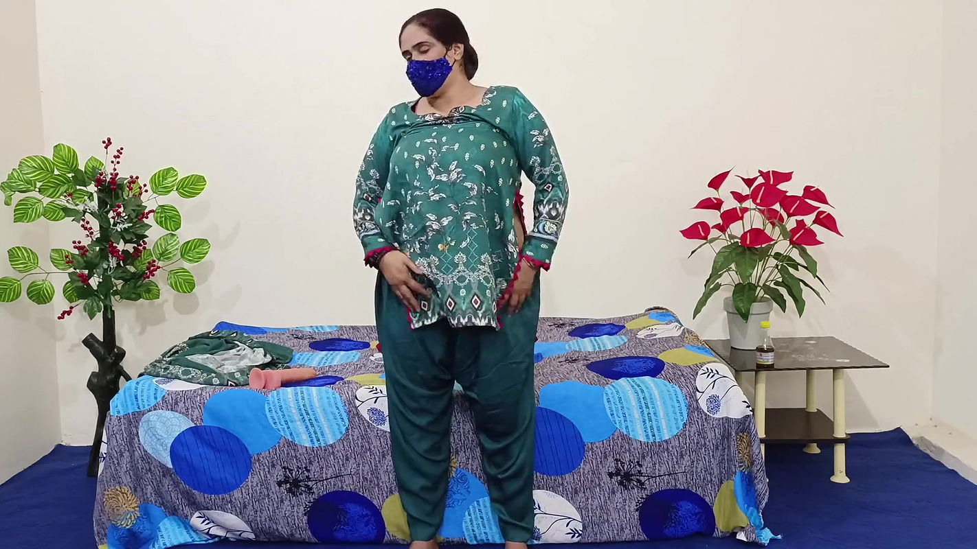 Indian Big Boobs Aunty Fingering Pussy and Orgasm by Dildo