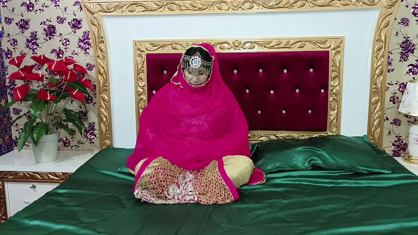 Most Beautiful Mature Hindi Bride Sex with Dildo