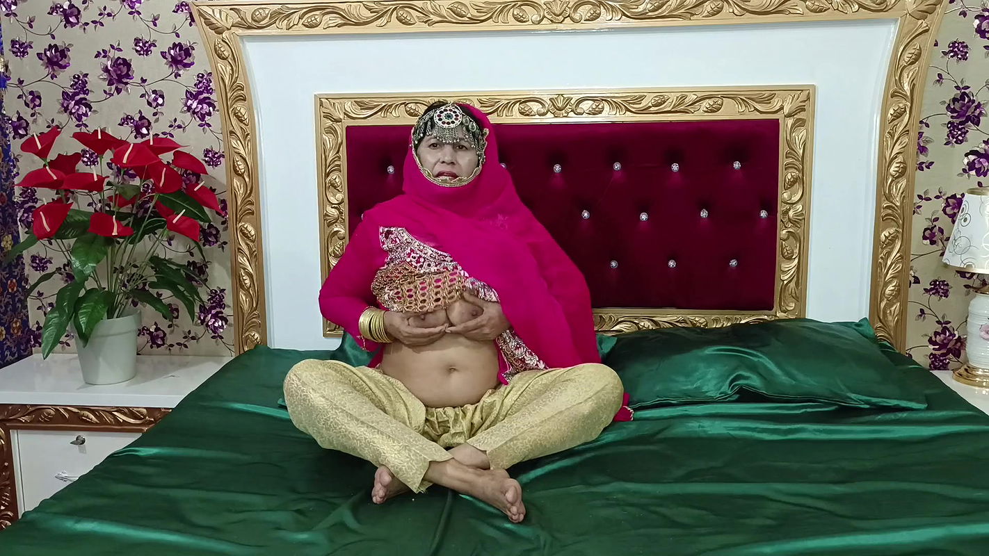 Most Beautiful Mature Hindi Bride Sex with Dildo