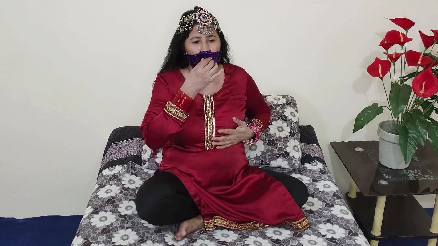 Sexy Mature Lady Flashing Tits Fingering and Fucking Pussy by Dildo