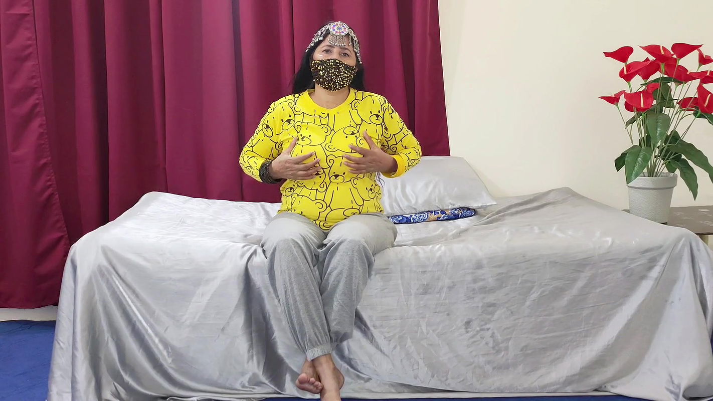 Sexy Pakistani Sexy Lady Fucking Pussy by Dildo with Sexy Urdu Talks