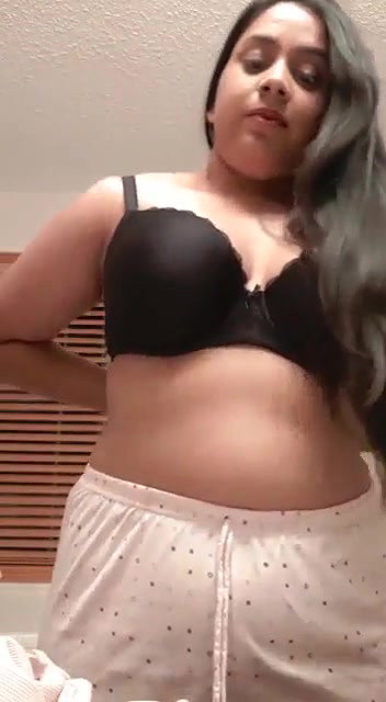 Sexy Chubby GF Showing Nude.mp4