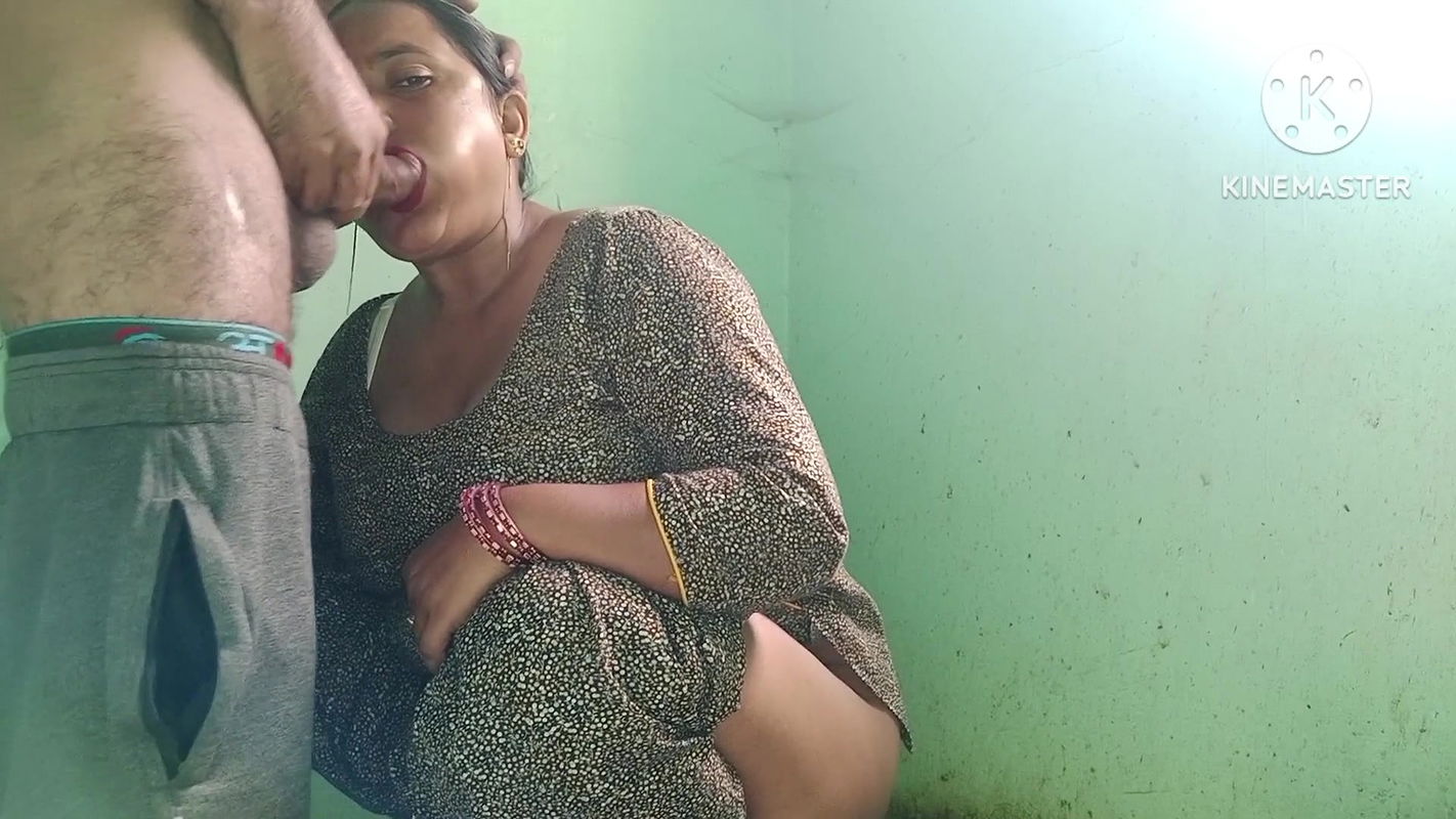 Desi Fucking Girl in Toilet Fuck with Stepcousin Boy