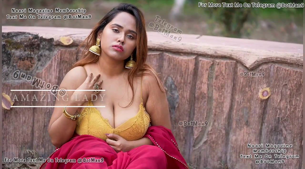 Porshi Showing Deep Cleavage to Tease in Saree Shoot